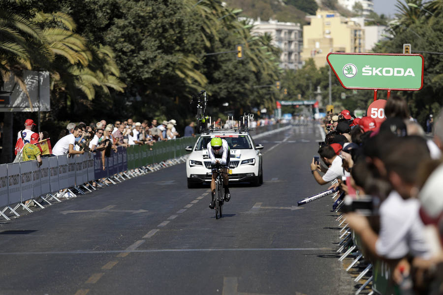 Málaga es protagonista en la Vuelta Ciclista España 2018. La etapa inicial y hasta otras tres tocan tierras malagueñas en una edición en la que hasta la canción oficial es de una malagueña. Aquí recogemos las mejores imágenes del paso por Málaga