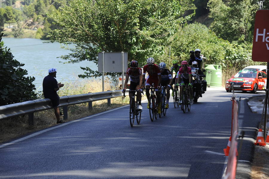 Málaga es protagonista en la Vuelta Ciclista España 2018. La etapa inicial y hasta otras tres tocan tierras malagueñas en una edición en la que hasta la canción oficial es de una malagueña. Aquí recogemos las mejores imágenes del paso por Málaga