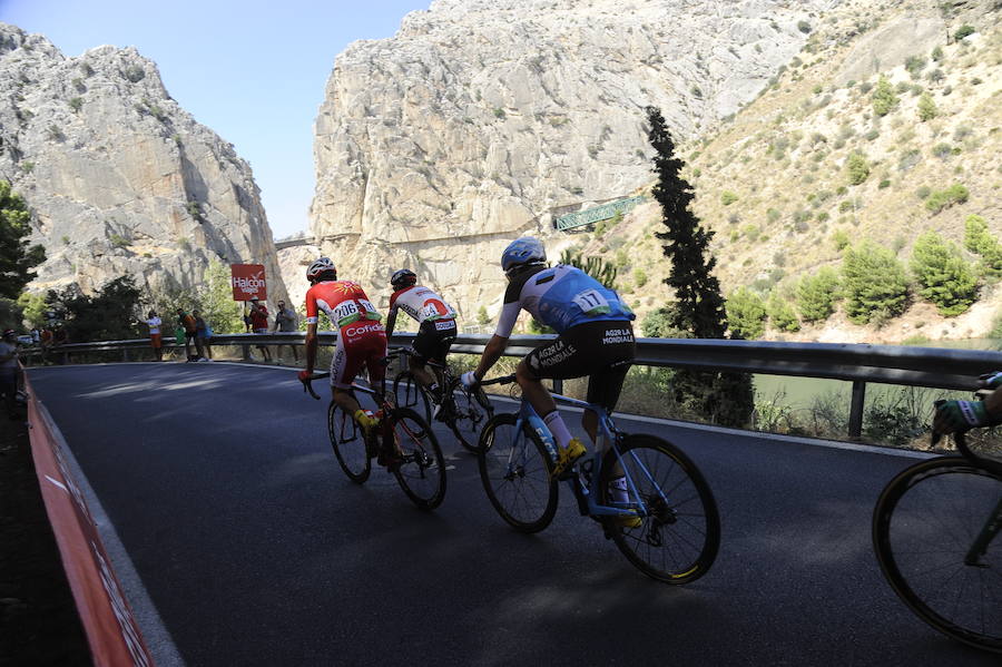 Málaga es protagonista en la Vuelta Ciclista España 2018. La etapa inicial y hasta otras tres tocan tierras malagueñas en una edición en la que hasta la canción oficial es de una malagueña. Aquí recogemos las mejores imágenes del paso por Málaga