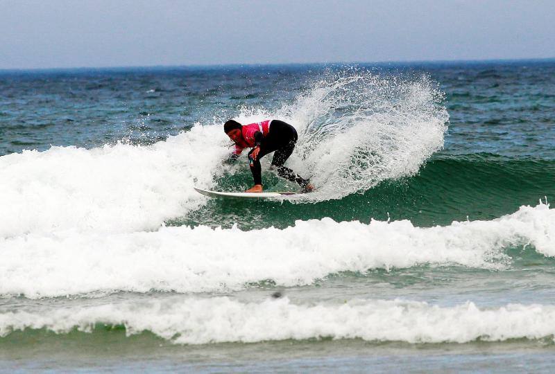 Se trata de imágenes de la competición absoluta del 'Pull&Bear Pantín Classic Galicia Pro', que se celebra en la playa de Pantín, en Valdoviño (A Coruña)