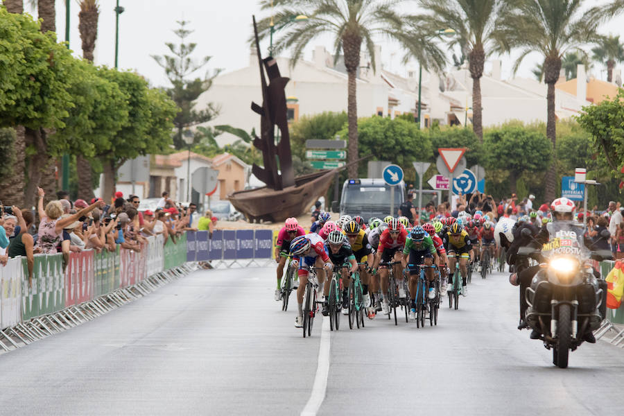 Málaga es protagonista en la Vuelta Ciclista España 2018. La etapa inicial y hasta otras tres tocan tierras malagueñas en una edición en la que hasta la canción oficial es de una malagueña. Aquí recogemos las mejores imágenes del paso por Málaga