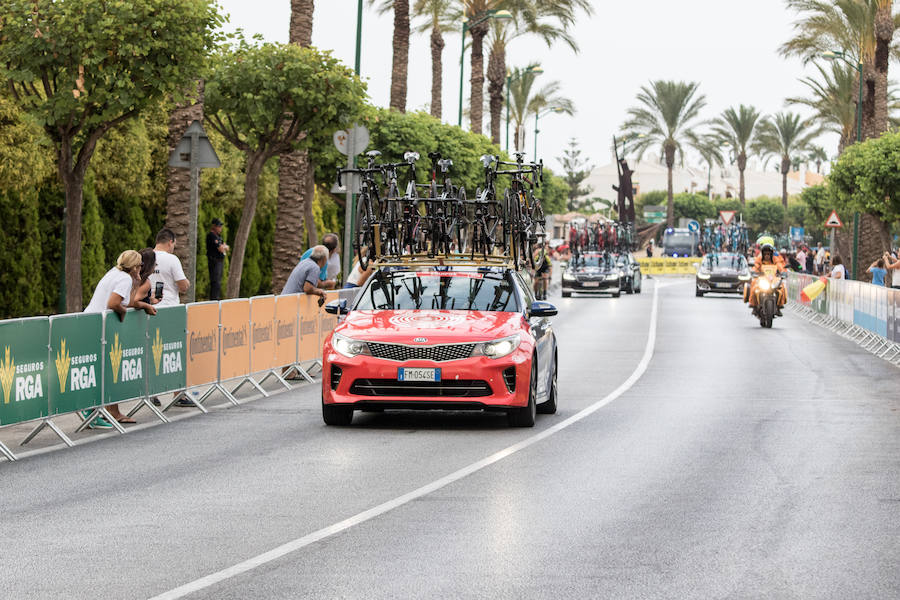 Málaga es protagonista en la Vuelta Ciclista España 2018. La etapa inicial y hasta otras tres tocan tierras malagueñas en una edición en la que hasta la canción oficial es de una malagueña. Aquí recogemos las mejores imágenes del paso por Málaga