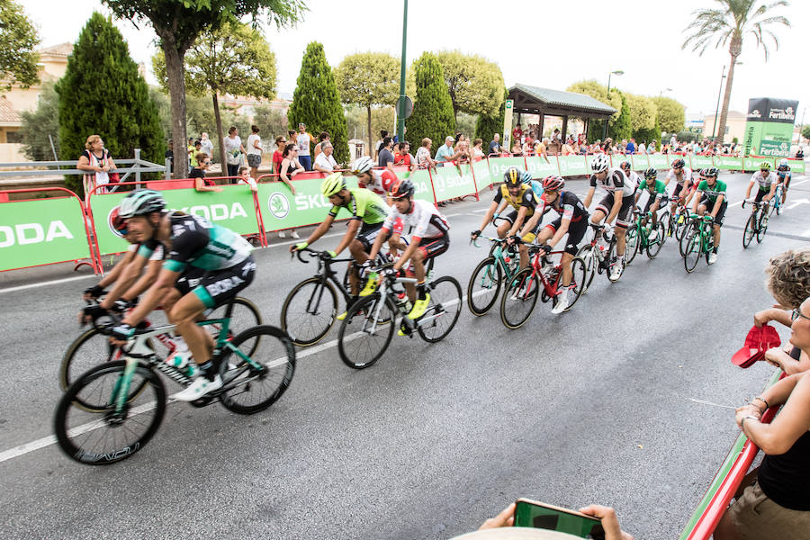 Málaga es protagonista en la Vuelta Ciclista España 2018. La etapa inicial y hasta otras tres tocan tierras malagueñas en una edición en la que hasta la canción oficial es de una malagueña. Aquí recogemos las mejores imágenes del paso por Málaga