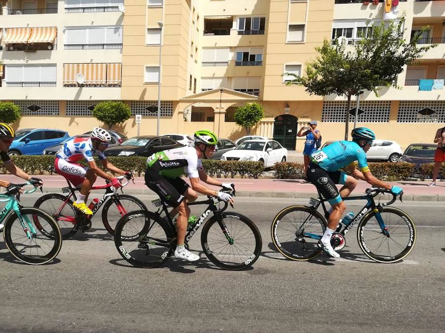 Málaga es protagonista en la Vuelta Ciclista España 2018. La etapa inicial y hasta otras tres tocan tierras malagueñas en una edición en la que hasta la canción oficial es de una malagueña. Aquí recogemos las mejores imágenes del paso por Málaga