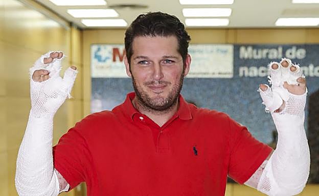 «Esto le ha dado la vuelta a mi vida», confesó Manu Tenorio a su salida del Hospital de La Paz. 