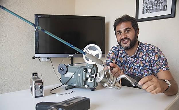 El director Rakesh Narwani ya tiene preparada la caña en la sede de la productora Objetivo 50 para el rodaje de 'Black Bass'. 