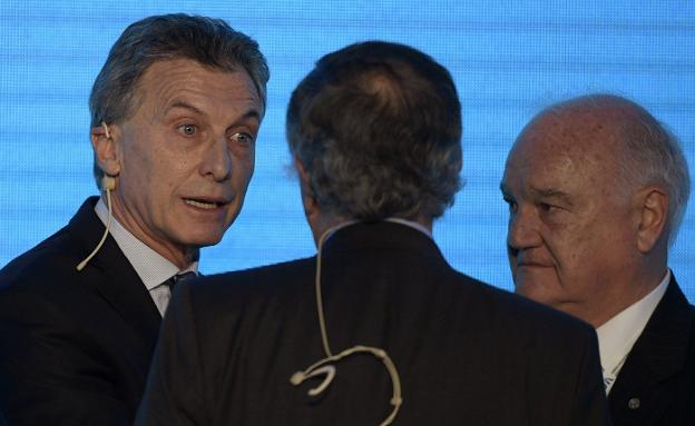 Mauricio Macri, en un acto el martes con líderes industriales. :: afp