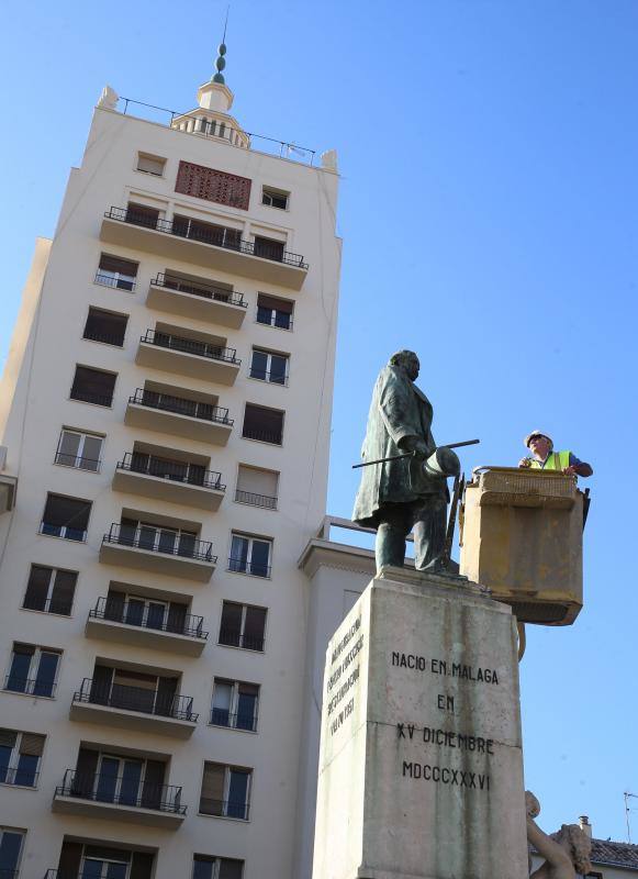 Comienzan los trabajos de restauración del conjunto escultórico, que también será trasladado a la sede de Chapitel en un par de semanas