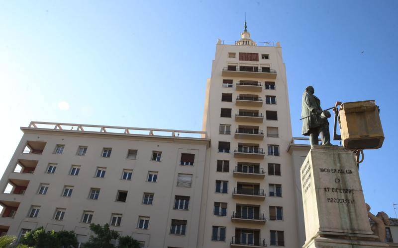 Comienzan los trabajos de restauración del conjunto escultórico, que también será trasladado a la sede de Chapitel en un par de semanas