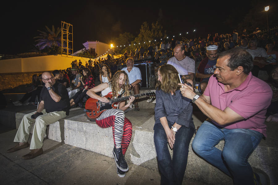 Ambiente y actuaciones en el Auditorio Blas Infante en el balcón del Tajo de Ronda