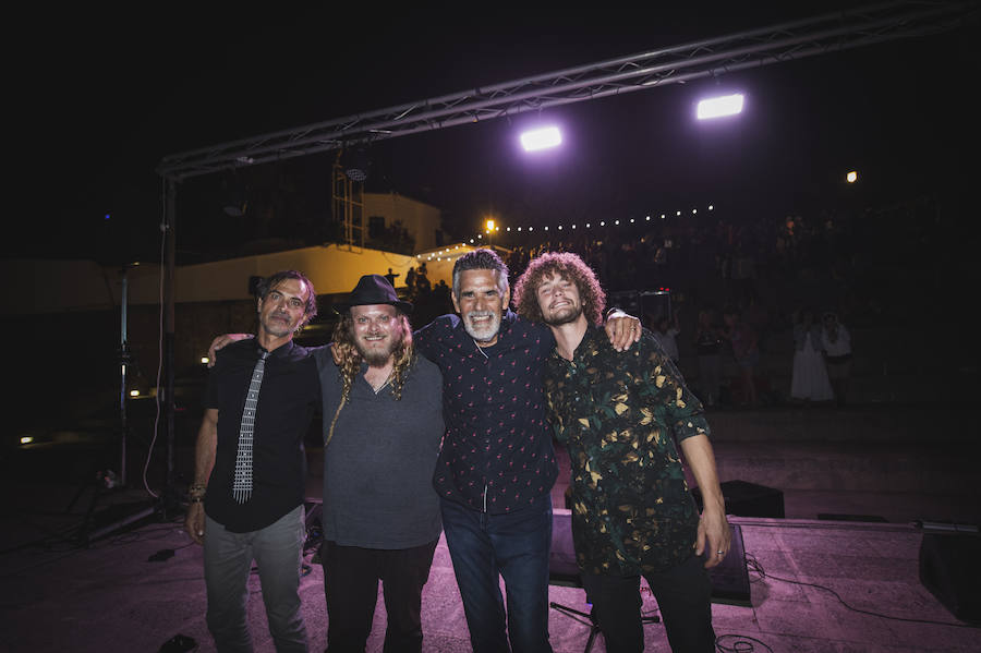 Ambiente y actuaciones en el Auditorio Blas Infante en el balcón del Tajo de Ronda