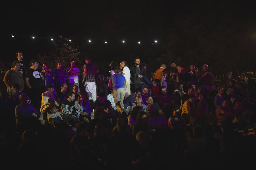 Ambiente y actuaciones en el Auditorio Blas Infante en el balcón del Tajo de Ronda