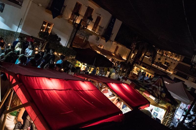 Velas, zocos o talleres dan vida al encuentro, que este viernes recibió a Niña Pastori y que el domingo echa el cierre con Triana