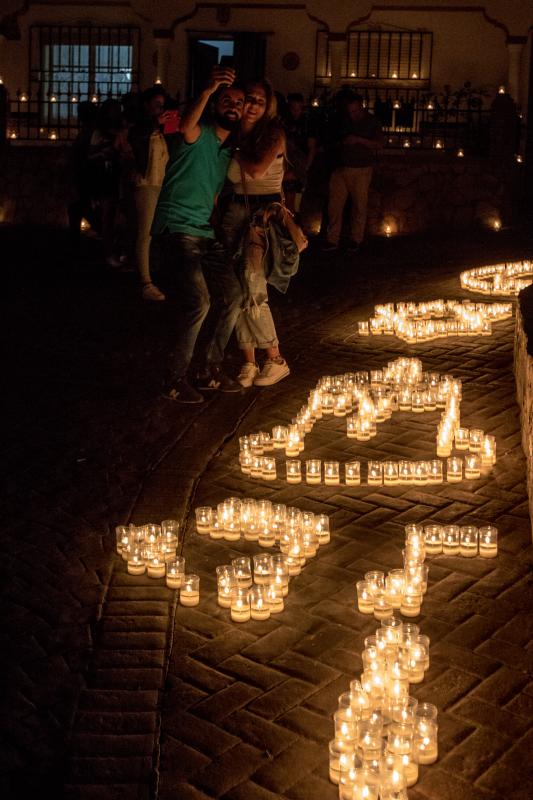 Velas, zocos o talleres dan vida al encuentro, que este viernes recibió a Niña Pastori y que el domingo echa el cierre con Triana