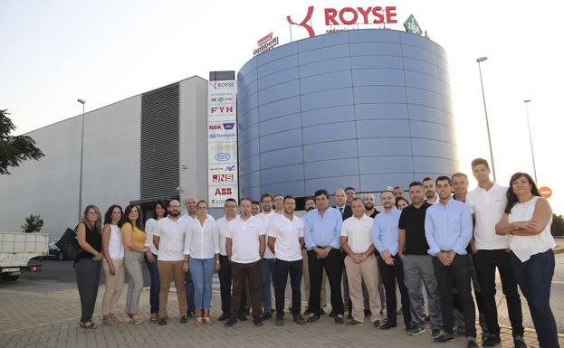 El equipo de Royse en las instalaciones de Sevilla. 