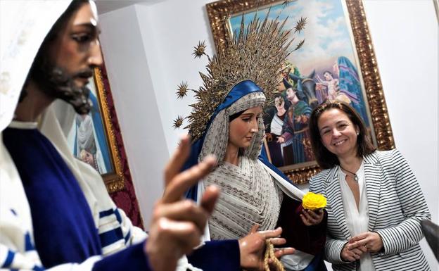 Paloma Saborido está muy vinculada a la Cofradía de la Pollinica. 