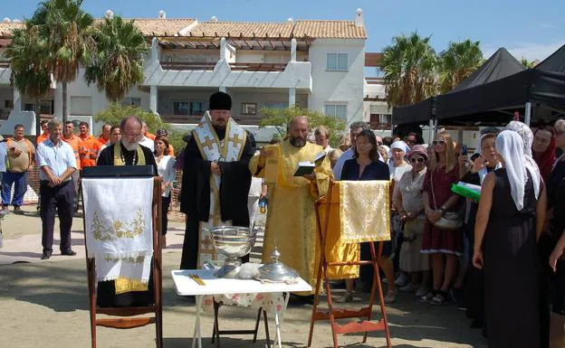 El obispo Néstor de Córsun junto a otros padres de la iglesia ortodoxa durante la celebración del acto religioso. 