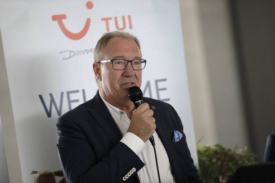 Un avión de la touroperadora TUI llevará el nombre de Costa del Sol por todo el mundo. La aeronave ha sido bautizada en el aeropuerto de Málaga.