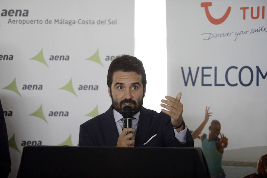 Un avión de la touroperadora TUI llevará el nombre de Costa del Sol por todo el mundo. La aeronave ha sido bautizada en el aeropuerto de Málaga.