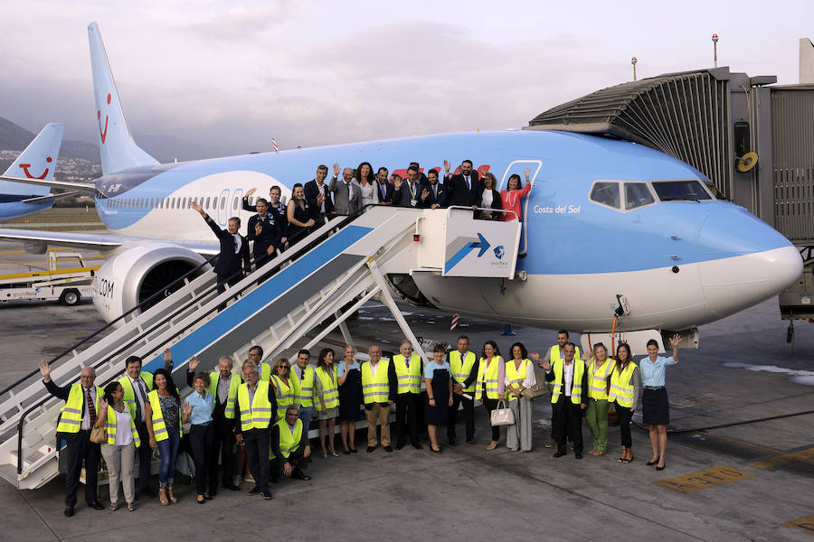 Un avión de la touroperadora TUI llevará el nombre de Costa del Sol por todo el mundo. La aeronave ha sido bautizada en el aeropuerto de Málaga.