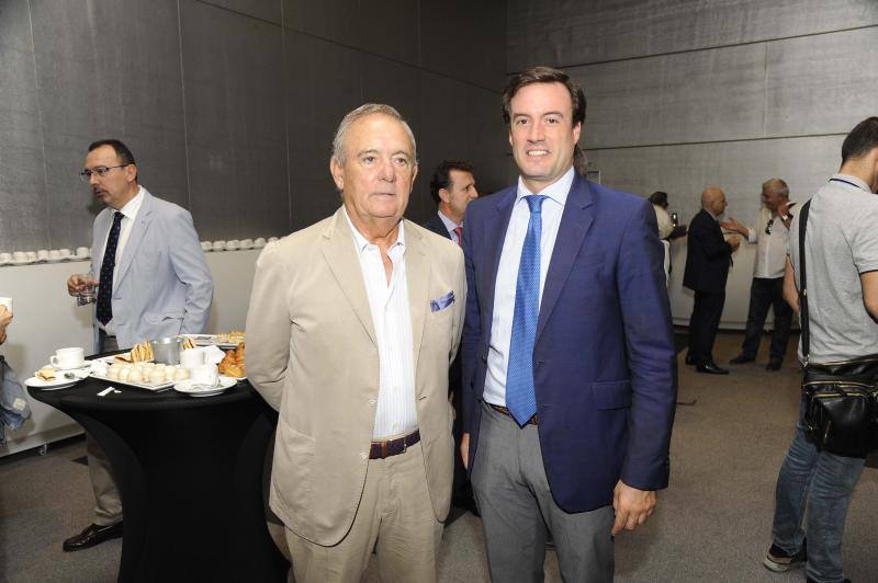 El desayuno-coloquio en colaboración con la Fundación Cajasol se celebró en el Hotel Barceló