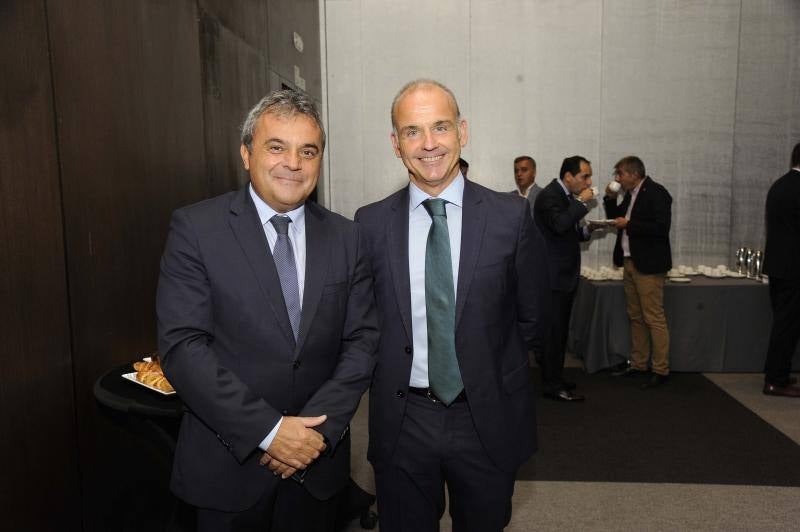 El desayuno-coloquio en colaboración con la Fundación Cajasol se celebró en el Hotel Barceló