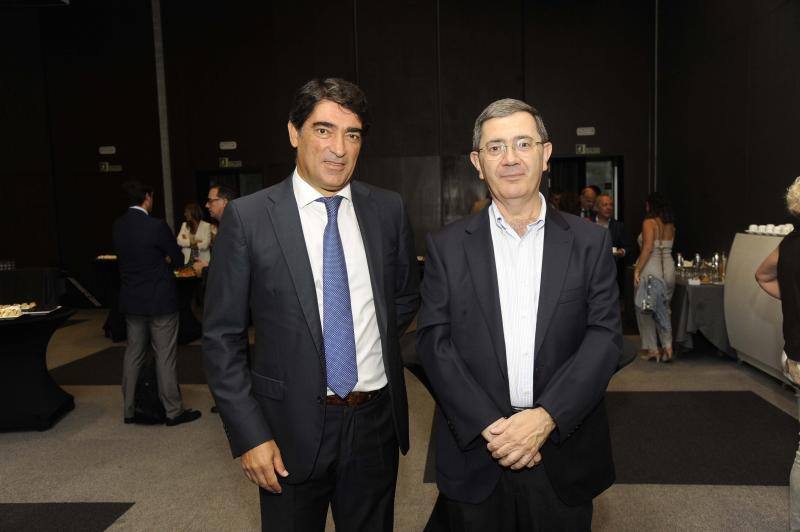 El desayuno-coloquio en colaboración con la Fundación Cajasol se celebró en el Hotel Barceló