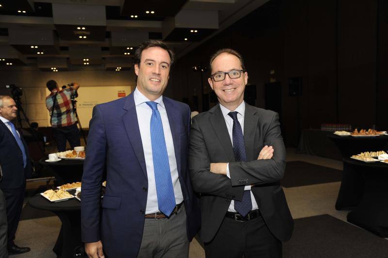 El desayuno-coloquio en colaboración con la Fundación Cajasol se celebró en el Hotel Barceló