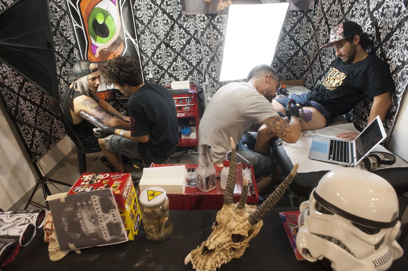 Todo por y para los tatuajes. Málaga celebra la quinta edición de este evento dedicado a este mundo, que acoge novedades y tendencias del sector y un gran número de oportunidedes de llevarse una nueva obra de profesional tatuador. 