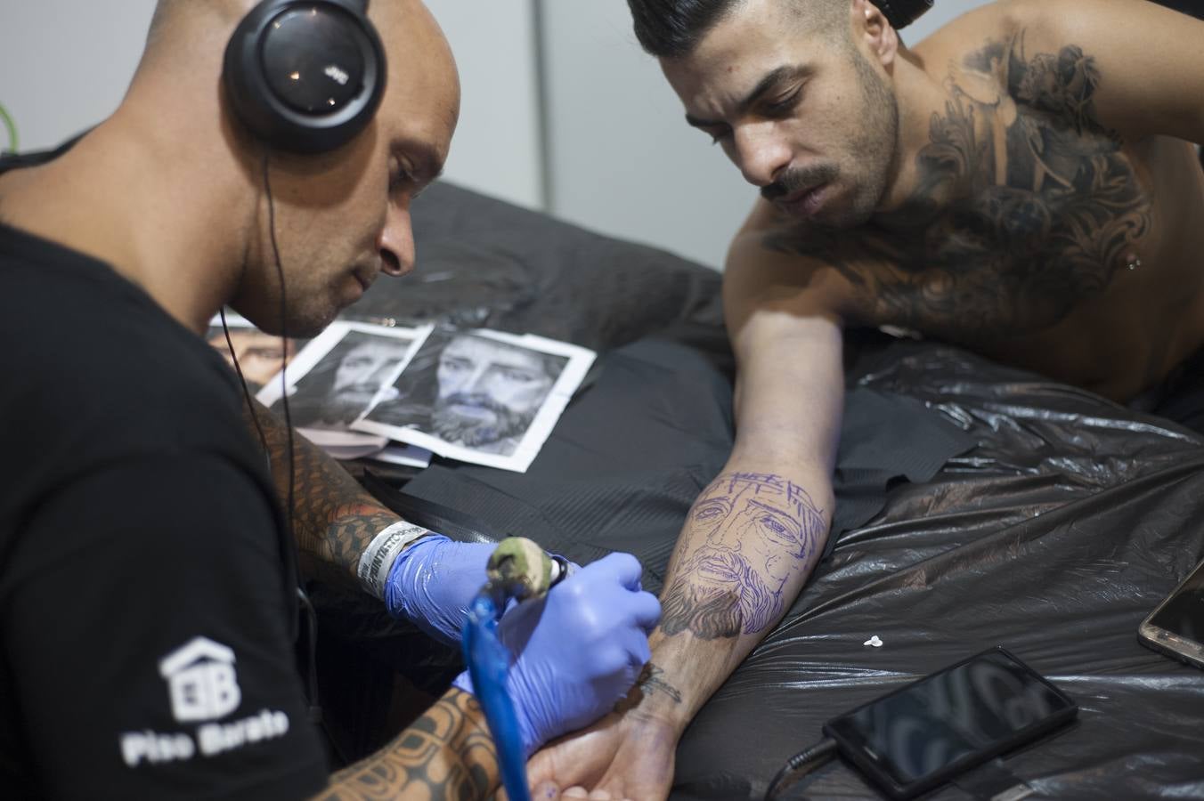 Todo por y para los tatuajes. Málaga celebra la quinta edición de este evento dedicado a este mundo, que acoge novedades y tendencias del sector y un gran número de oportunidedes de llevarse una nueva obra de profesional tatuador. 