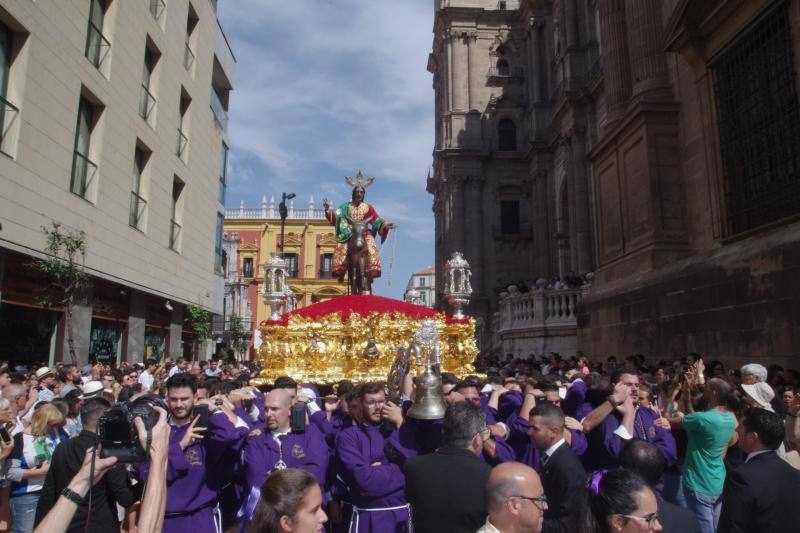 El aplazamiento de la salida a la mañana del domingo por el riesgo de lluvia el sábado no ha restado público a la cita