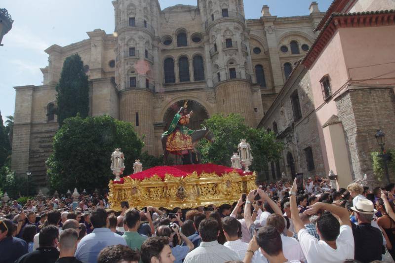 El aplazamiento de la salida a la mañana del domingo por el riesgo de lluvia el sábado no ha restado público a la cita