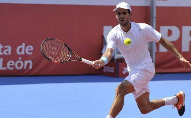 Adrián Menéndez cede en la primera ronda en el ATP 250 de San Petersburgo