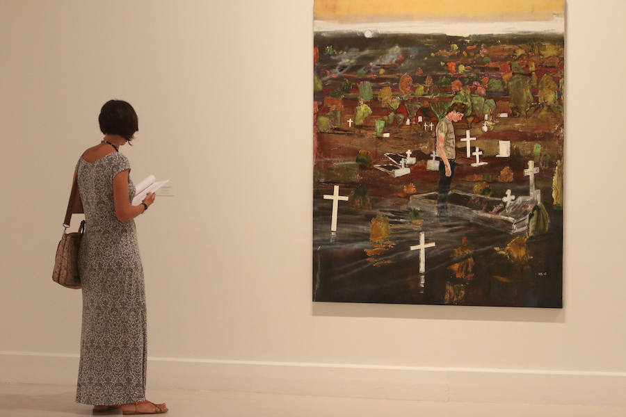 El artista estadounidense de raíces cubanas Hernan Bas despliega el mundo mágico y fantástico de sus obras, que bebe de la tradición del romanticismo, en su primera exposición en España en el Centro de Arte Contemporáneo (CAC) de Málaga.