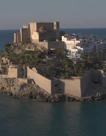 Imagen secundaria 2 - Alcalà de Xivert, un pueblo del Maestrazgo, en el interior de Castellón, conserva su castillo templario en muy buen estado de conservación. Con la desaparición de los templarios, la fortaleza pasó a la Orden de Montesa. Abajo, el castillo de Peñíscola fue otro de sus bastiones. Cambiaron Tortosa por Peñíscola a cambio de una fortuna.