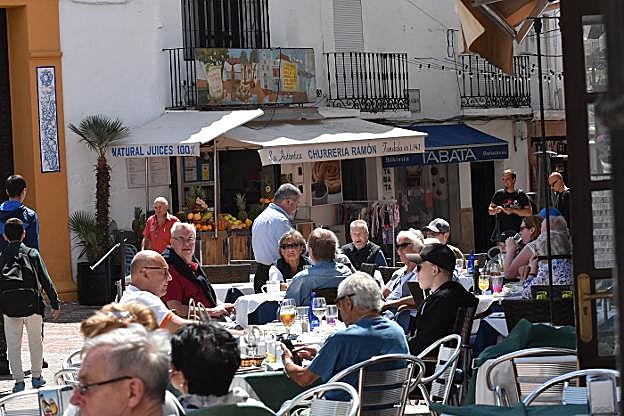 Los hosteleros han sido los más beneficiados por el verano. :: josele-lanza