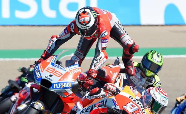 Jorge Lorenzo, en plena caída. 