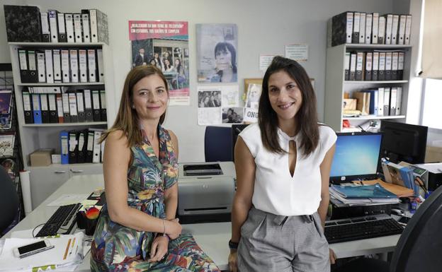 Sonia Cortés y Jenni Amador, dos profesionales que trabajan en la Secretariado Gitano. 