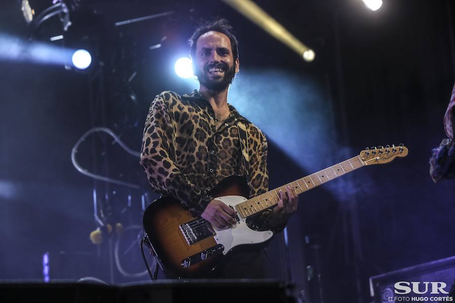 El cantante entusiasmó en el Auditorio bajando del escenario para cantar sus fans