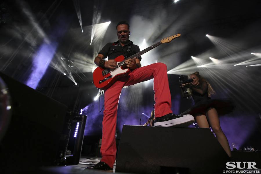 El cantante entusiasmó en el Auditorio bajando del escenario para cantar sus fans