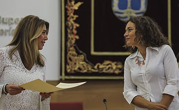 Susana Díaz y la consejera de Igualdad y Conocimiento, Lina Gálvez. 