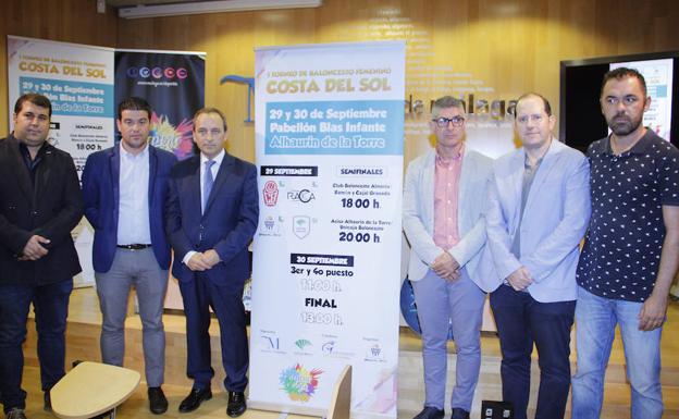 Organizadores y patrocinadores del Torneo Costa del Sol femenino, ayer, en la presentación. 