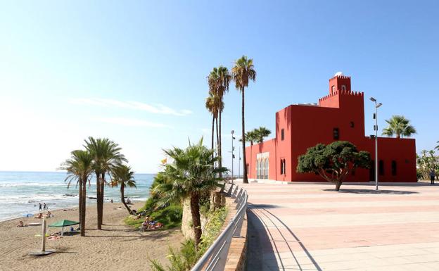 Entre Benalmádena y Torremolinos se puede hacer un buen tramo de la Senda Litoral de Málaga gracias a sus paseos marítimos.