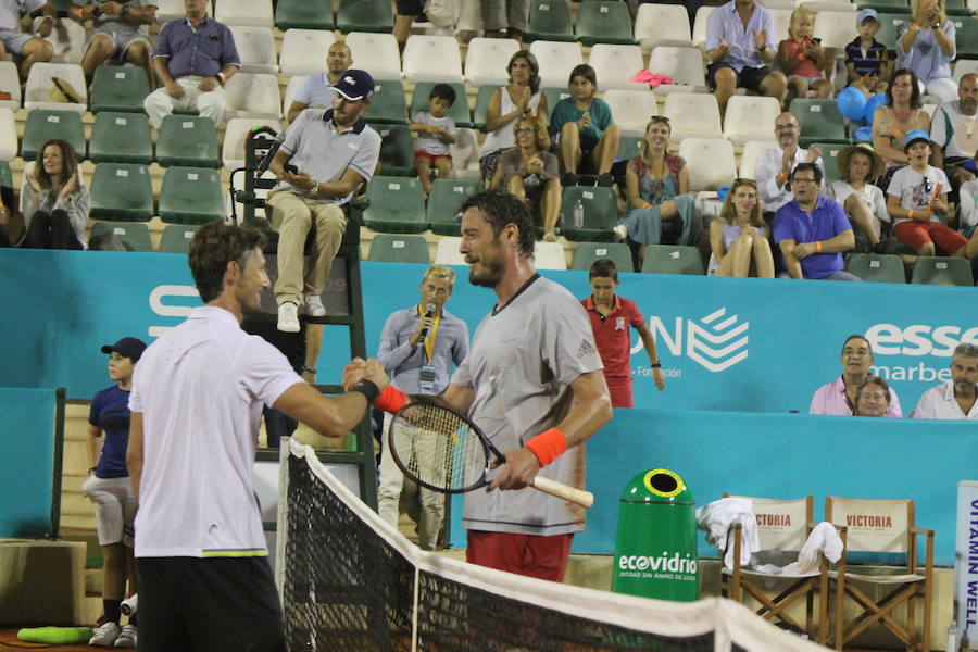 Juan Carlos Ferrero se lleva el torneo tras ganar a Safin