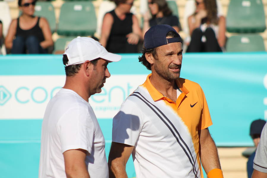 Juan Carlos Ferrero se lleva el torneo tras ganar a Safin