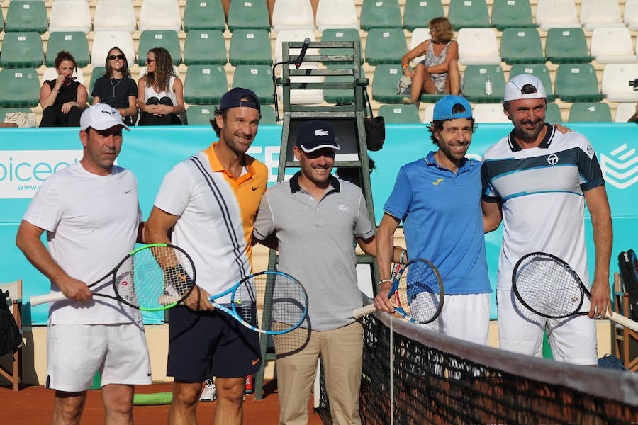 Juan Carlos Ferrero se lleva el torneo tras ganar a Safin