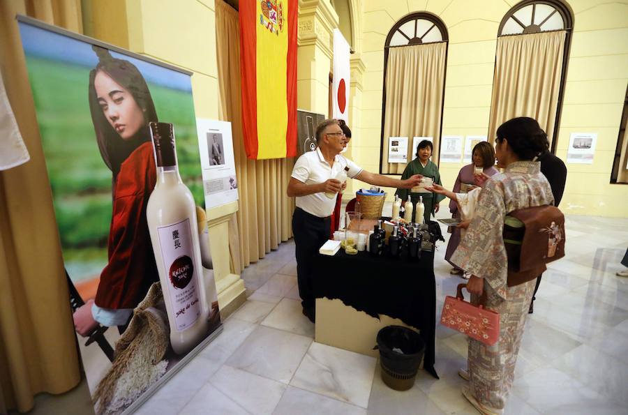 La primera semana cultural del país asiático se inicia con todos los talleres completos.