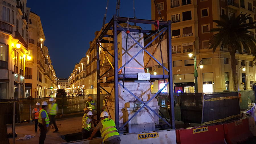 A primera hora de este martes 2 de octubre se ha procedido al desmontaje y traslado de la escultura de su enclave actual para someterla a un proceso de restauración