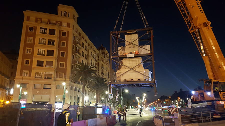 A primera hora de este martes 2 de octubre se ha procedido al desmontaje y traslado de la escultura de su enclave actual para someterla a un proceso de restauración