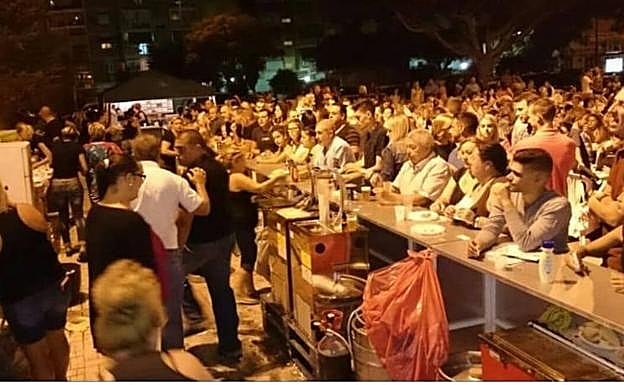 La barriada de Los Corazones se vuelca con Cudeca